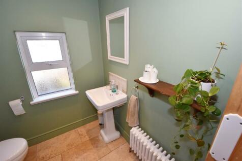 Bathroom (1).jpg