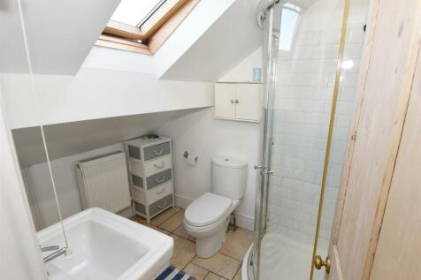 Ensuite shower room (1).jpg