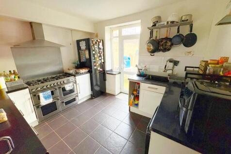 Kitchen onto garden.jpg