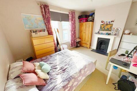 Bedroom 1.jpg