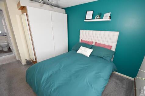 Bedroom (1).jpg