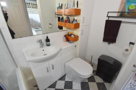 Bathroom (1).jpg