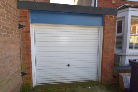 Garage to side.jpg