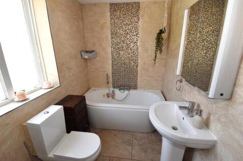 Bathroom..jpg