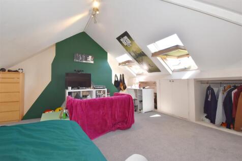 Loft Room (2)..jpg