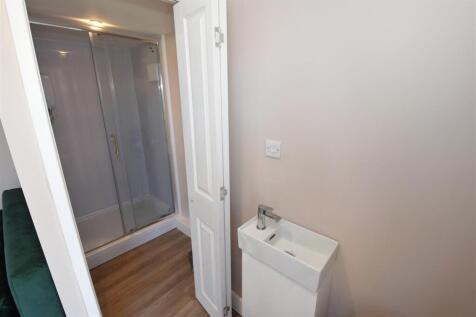 Annex Shower Room..jpg