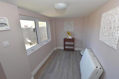 Annex Bedroom..jpg
