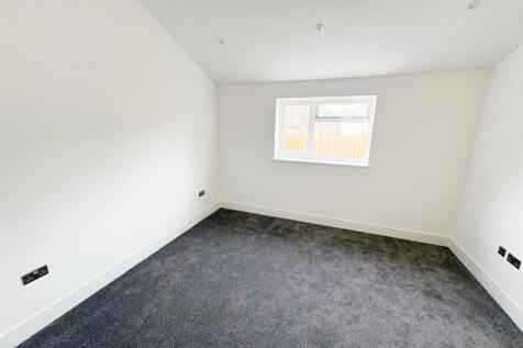 Bedroom 1.jpg