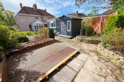 Rear view of property and garden.jpg