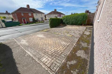 Front garden and driveway.jpg