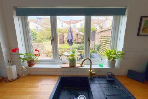 Garden view from kitchen.jpg