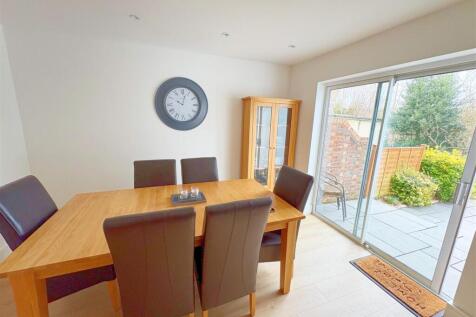 Dining area onto garden.jpg