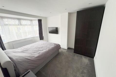 Bedroom One (2).jpg