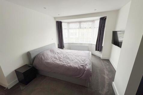 Bedroom One (1).jpg