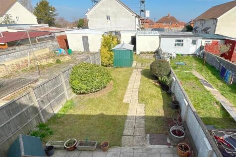 Rear view of garden.jpg