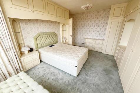 Bedroom One (2).jpg