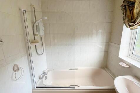 Bathroom (2).jpg
