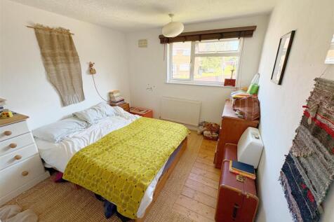 Bedroom One (1).jpg