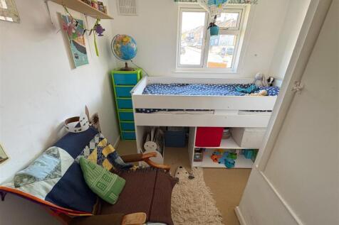 Bed 3.jpg