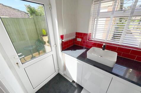 Utility room onto garden.jpg