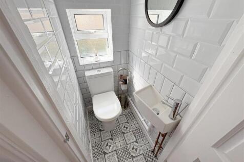 Downstairs WC.jpg