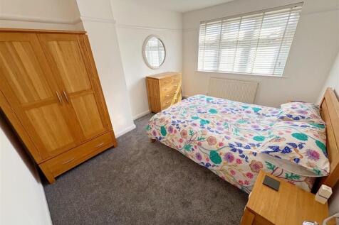 Bedroom One (1).jpg