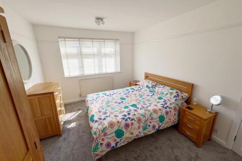Bedroom One (2).jpg
