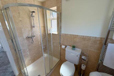 Bathroom (1).jpg