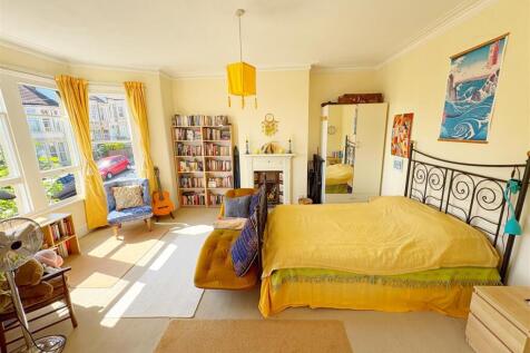 Bedroom One (2).jpg