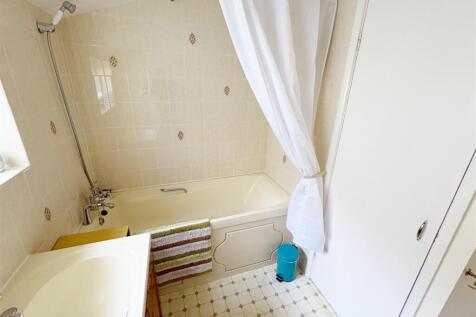 Bathroom (1).jpg