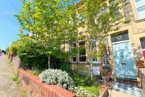 Front garden and pathway.jpg