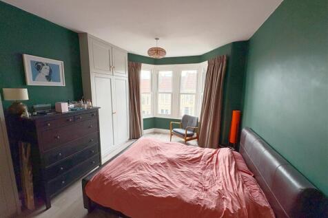 Bedroom One (2).jpg