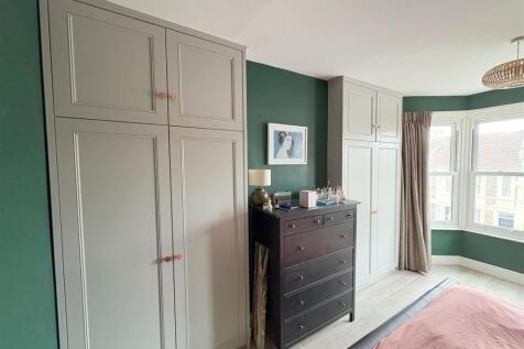 Bedroom One (1).jpg