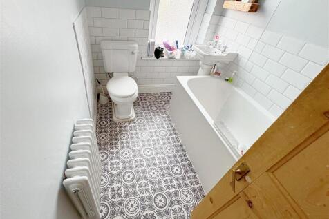Bathroom.jpg