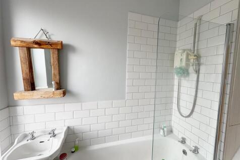 Bathroom (1).jpg