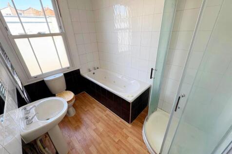 Bathroom (1).jpg