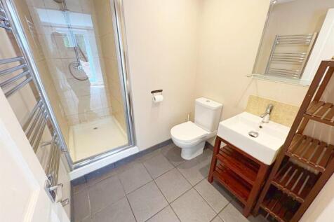 Ensuite to garden room.jpg