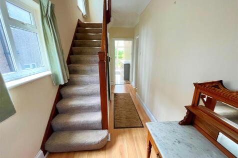 Hallway and stairs (1).jpg