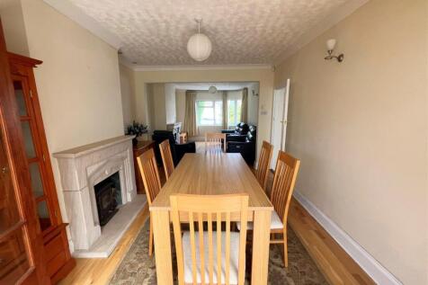 Dining area through to lounge.jpg