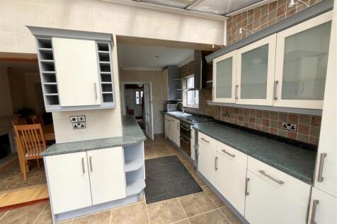 Kitchen (2).jpg