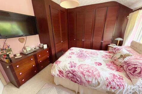 Bedroom One (2).jpg