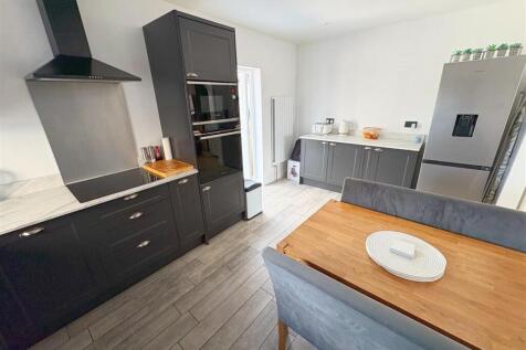 Kitchen_Dining room (1).jpg