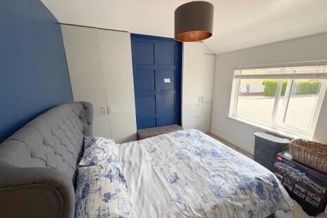 Bedroom One (1).jpg