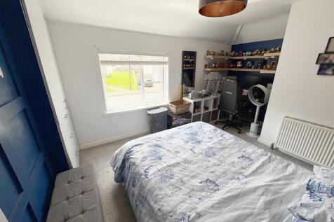 Bedroom One (2).jpg