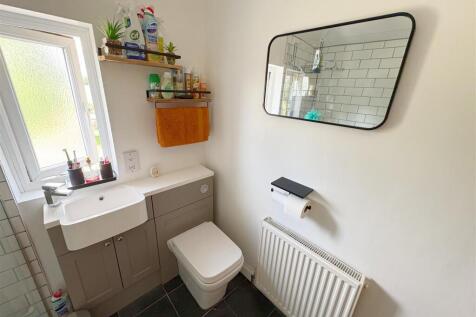 Shower room (2).jpg