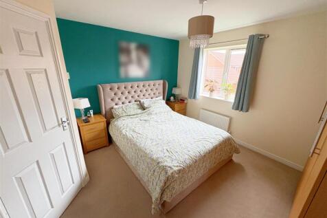 Bedroom One (2).jpg