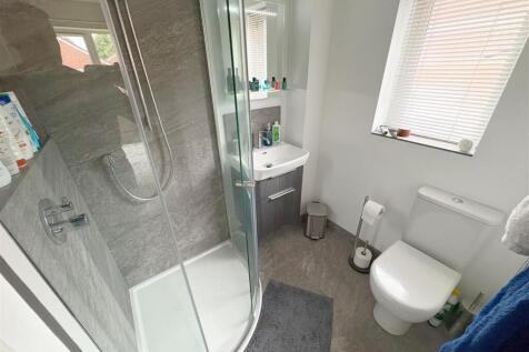 Ensuite shower room.jpg