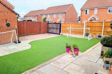 Garden to side.jpg