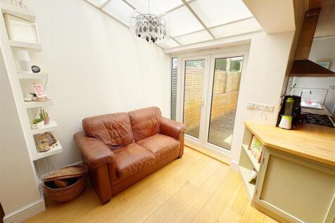 Patio doors out to garden.jpg