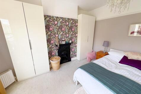 Bedroom One (2).jpg